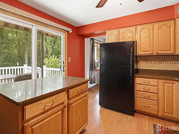 4th image of 39 McFadden Dr