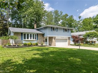 5046 Devon Dr, North Olmsted, OH