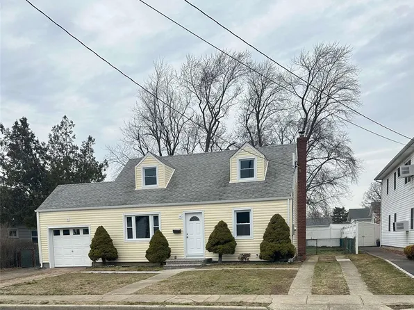 16 Grant Avenue, Bethpage, NY 11714