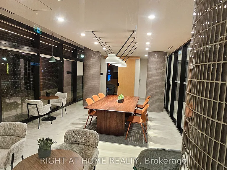 1660 Bloor St W #418 — Photo 3