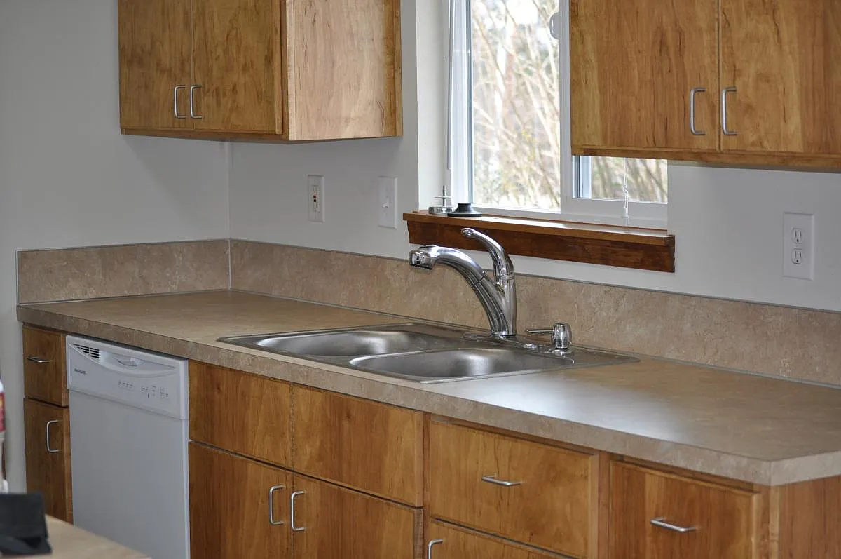 3 bed, 900 sqft, $2,100 — Photo 1