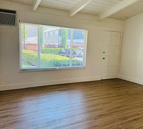 5th image of 1629 Holly Dr APT 5