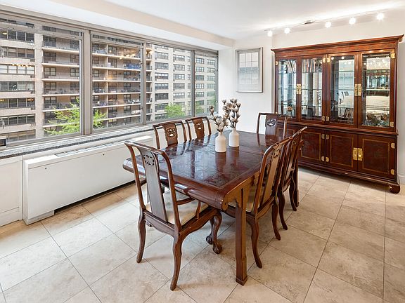 3rd image of 315 W 70th St APT 6C