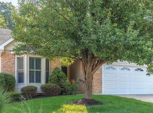 38 Summit Pointe Ct, Saint Charles, MO 63301