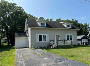 5609 Grove St, Roscoe, IL 61073