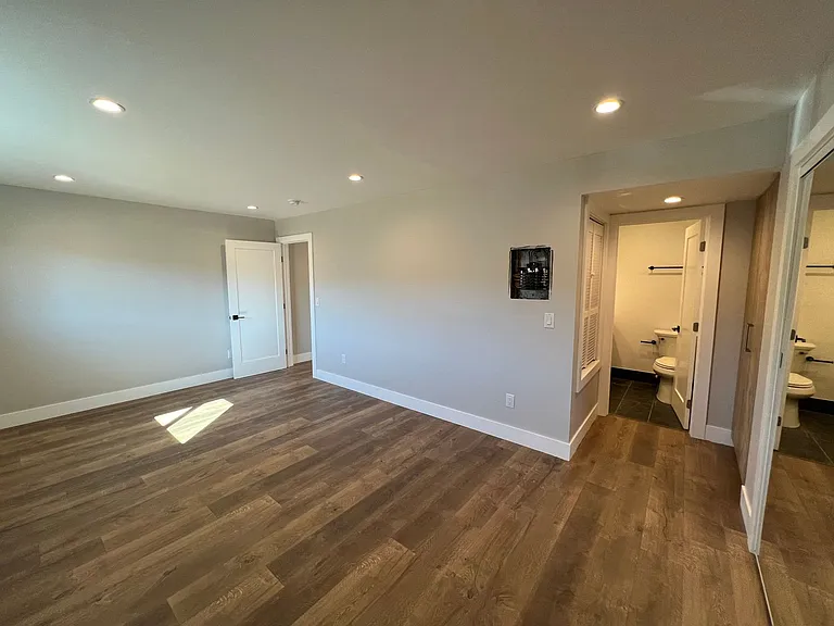 6948 Vesper Ave — Photo 13