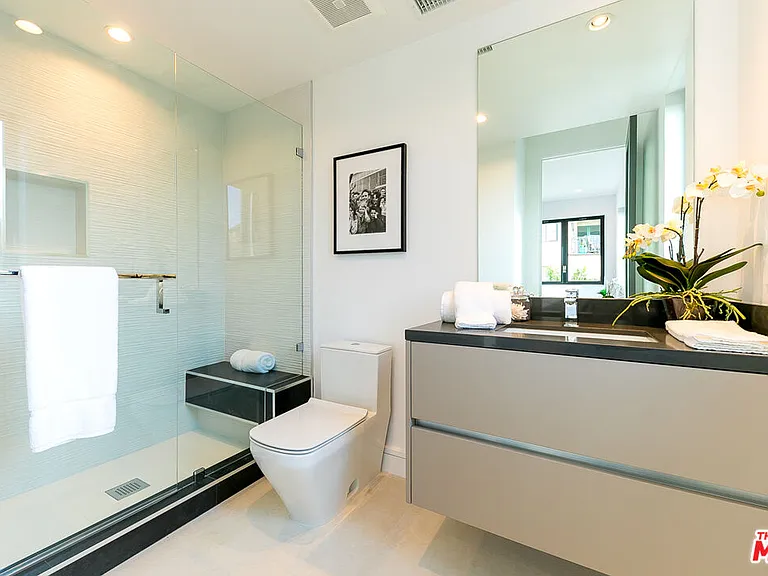 2030 Talmadge St — Photo 37
