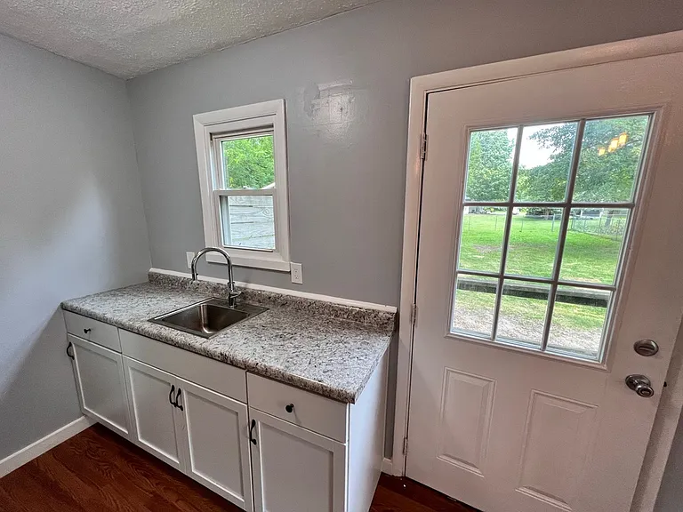 320 W Henry St #2 — Photo 11