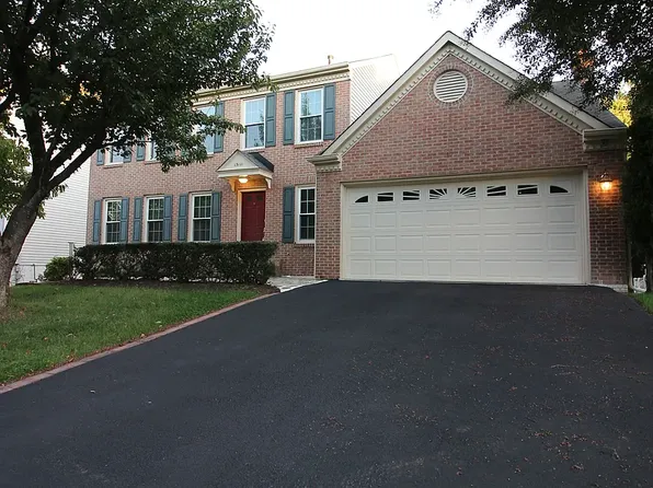 13111 Willoughby Point Dr, Fairfax, VA 22033