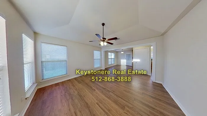 501 N Lampasas St — Photo 2