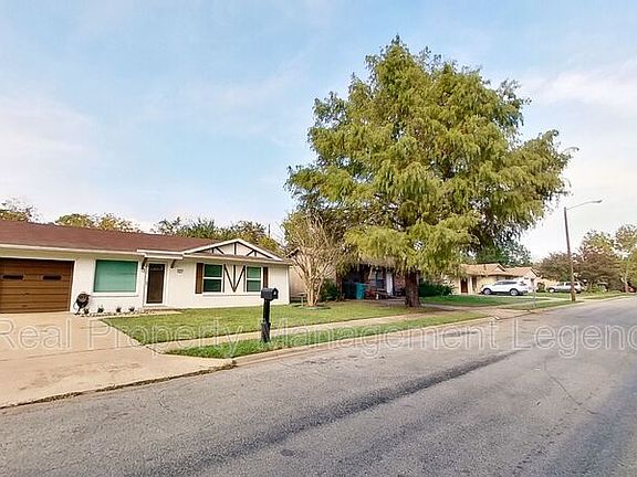 3rd image of 717 E Martin Ln