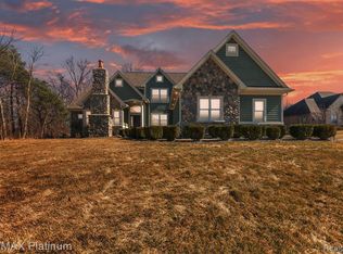 200 Lake Pines Dr, Brighton, MI 48114