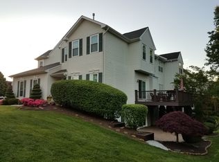 17 Windingbrook Rd, Bordentown, NJ 08505