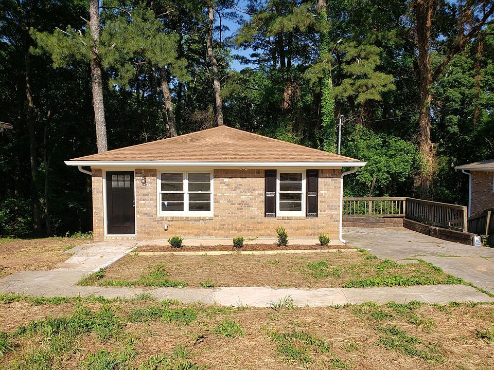 The front of 924 Capitol View Ave.