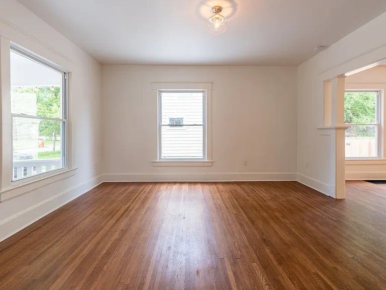 528 E Normal St — Photo 8