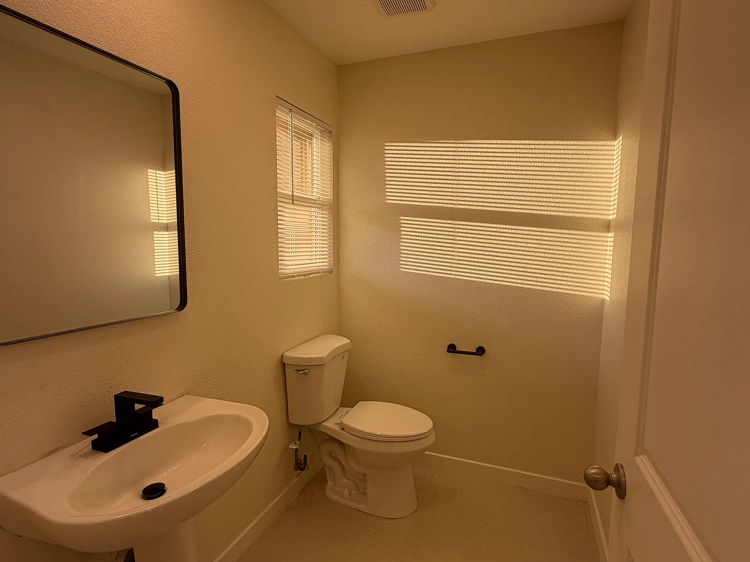 4 bed, 2.5 bath, 1597 sqft, $2,900 — Photo 3