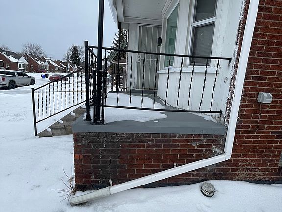 3rd image of 9972 Whitcomb St