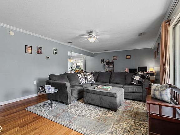 4th image of 950 Edgewood Dr