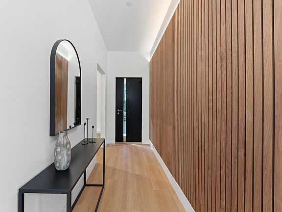 3rd image of 2 Woodside Meadow Road