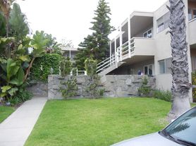 176 McKnight Dr, Laguna Beach, CA