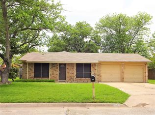 204 Hillcrest St, Sanger, TX 76266