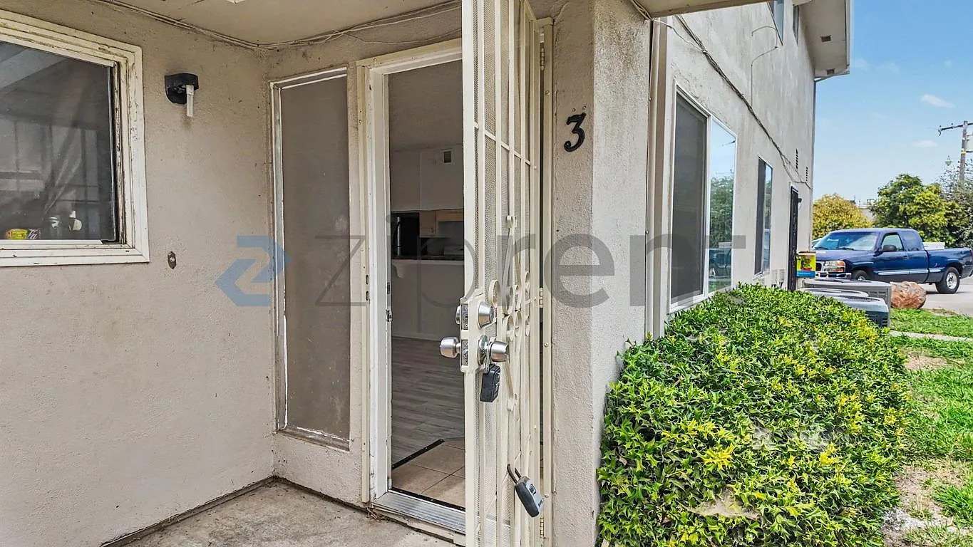 2 bed, 840 sqft, $1,555 — Photo 4