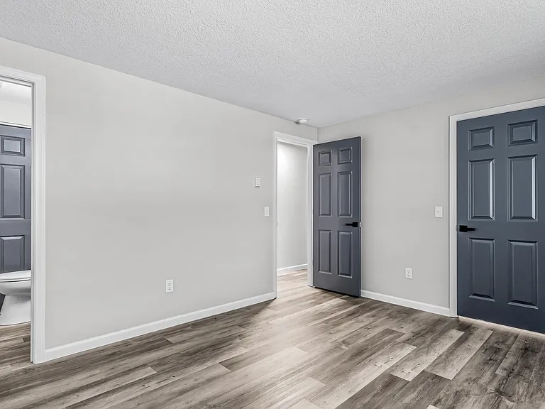 The Meridian Apartments — Photo 33