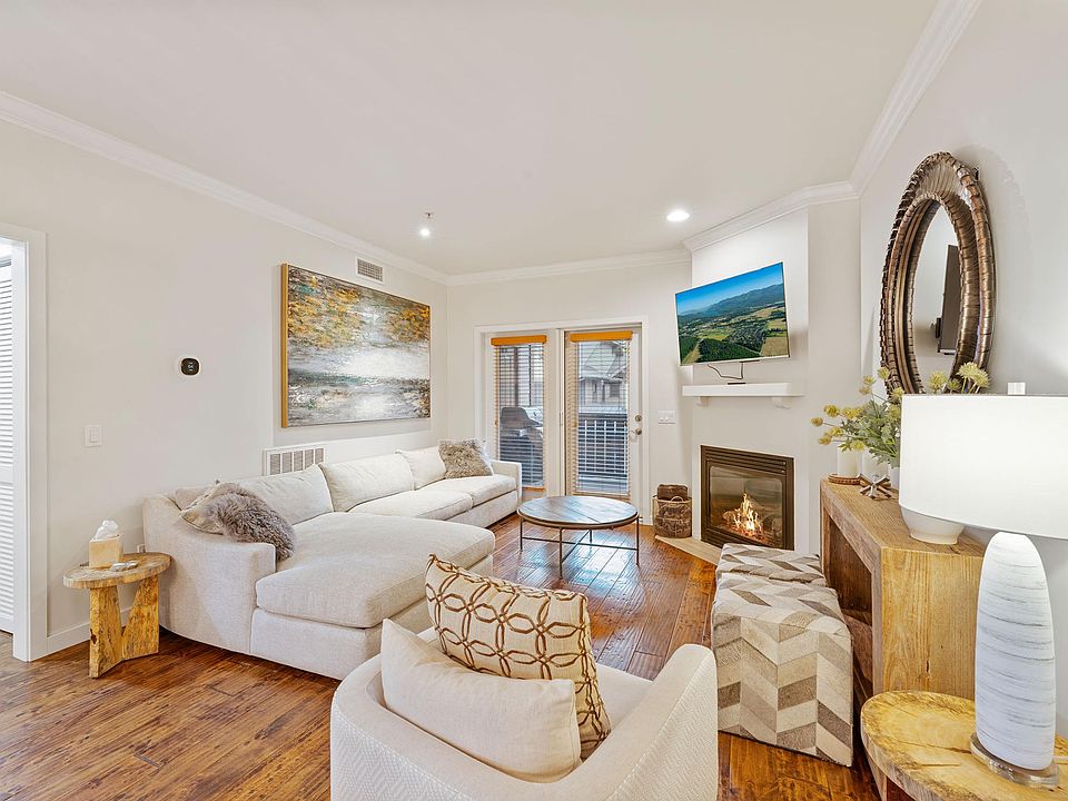 New comfortable contemporary decor