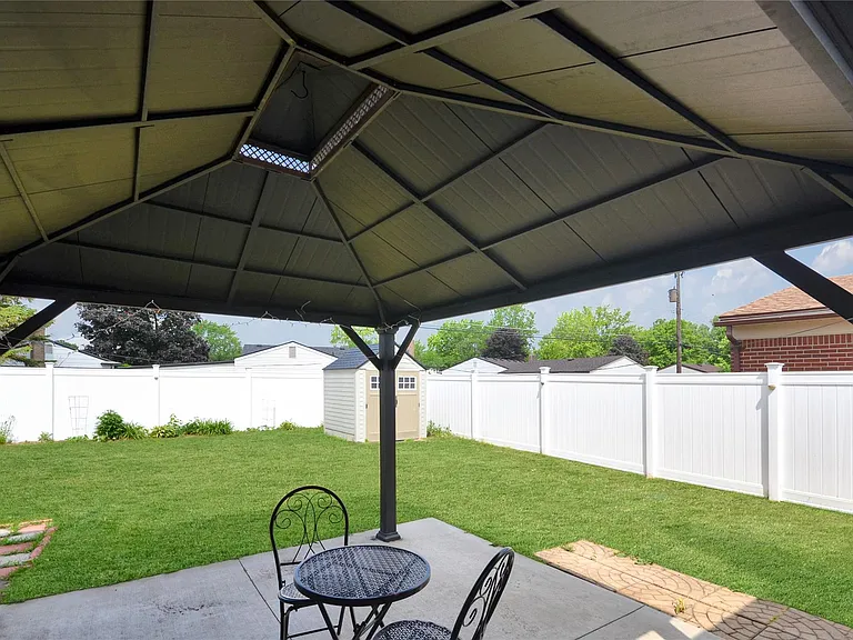 37653 Longacre Dr — Photo 36