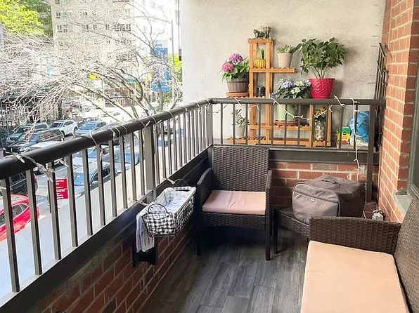 301 E 64th St APT 3A, New York, NY 10065