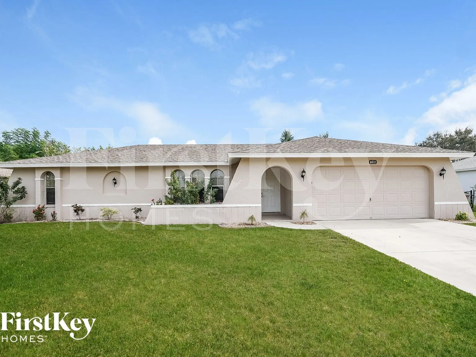 3 bed, 2.0 bath, 1400 sqft, $2,370 — Photo 1