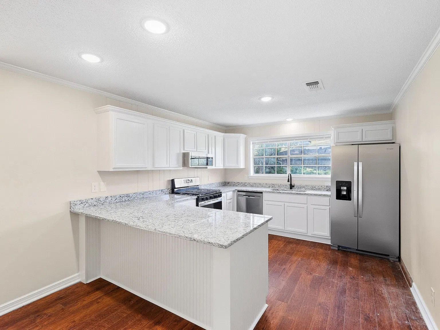 3 bed, $2,500 — Photo 2