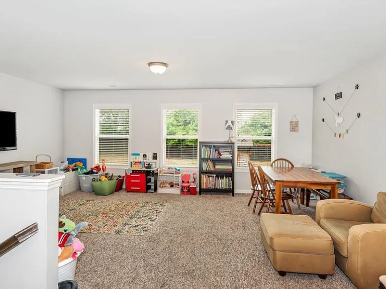7709 N Catawba Cir — Photo 18