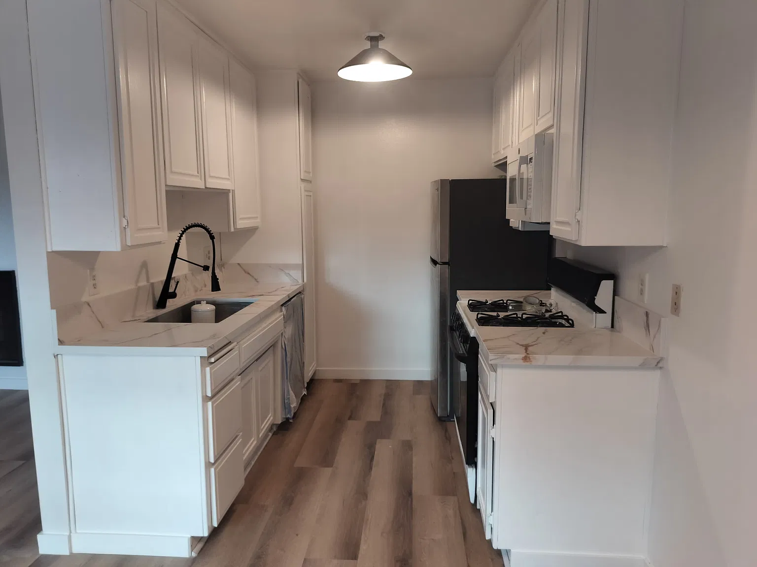 1827 Greenfield Ave — Photo 2