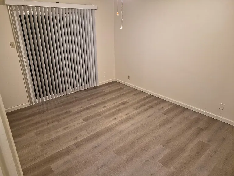 5616 S Madison Pl — Photo 2