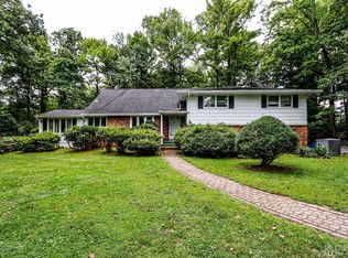15 Stuart Ln, Colonia, NJ 07067