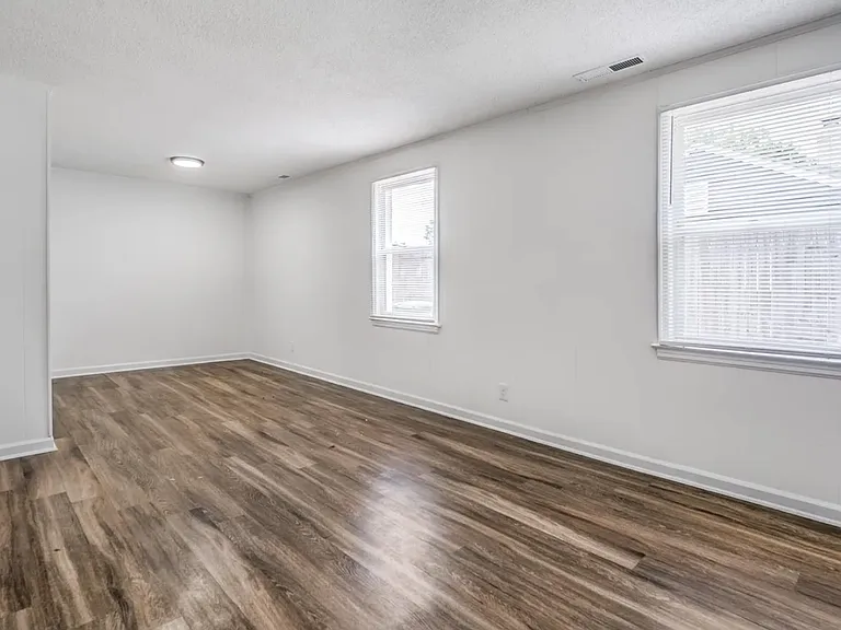 1079 Larry Ln — Photo 10