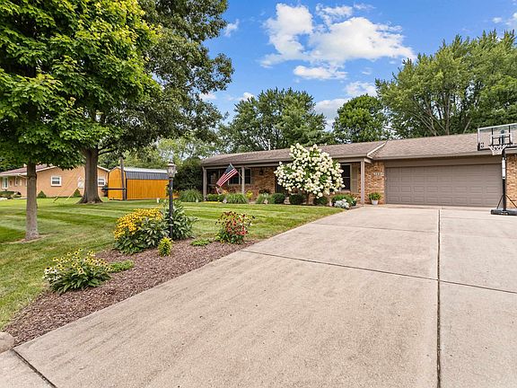3rd image of 126 Patricia Dr