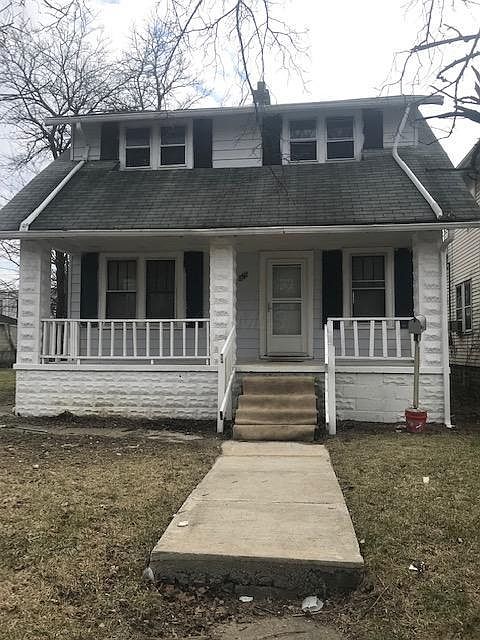 1st image of 979 E 11th Ave