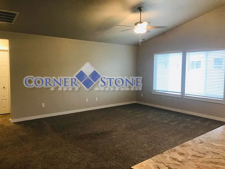 2842 W Everest St — Photo 3