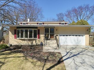 132 Hilltop Dr, Schaumburg, IL 60193