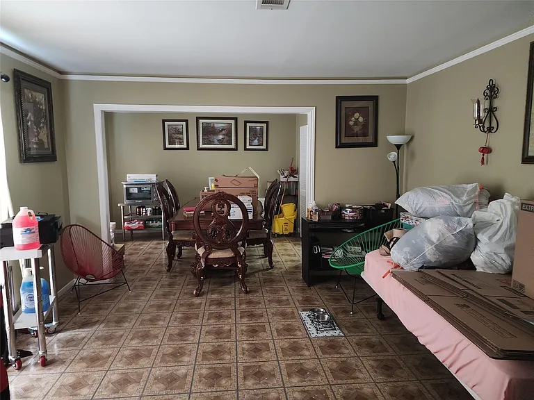 7903 Sharpview Dr — Photo 4