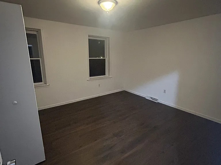 1433 Derry St — Photo 12