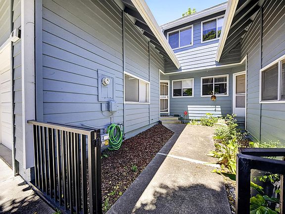 3rd image of 41 Meadowbrook Court