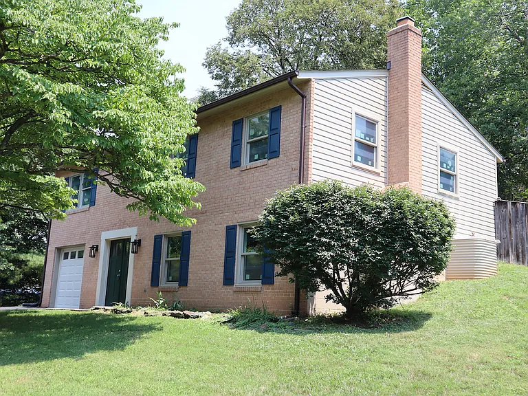 12111 Suffolk Ter — Photo 2