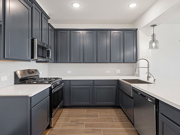 Plenty of counterspace in kitchen