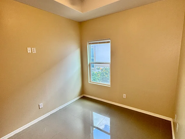 5104 N Winona Dr — Photo 17