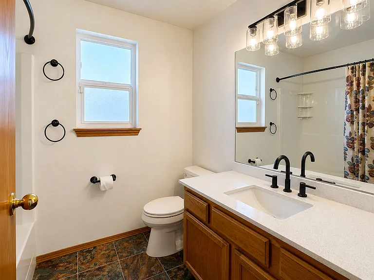 1110 E Singing Hills Dr — Photo 8