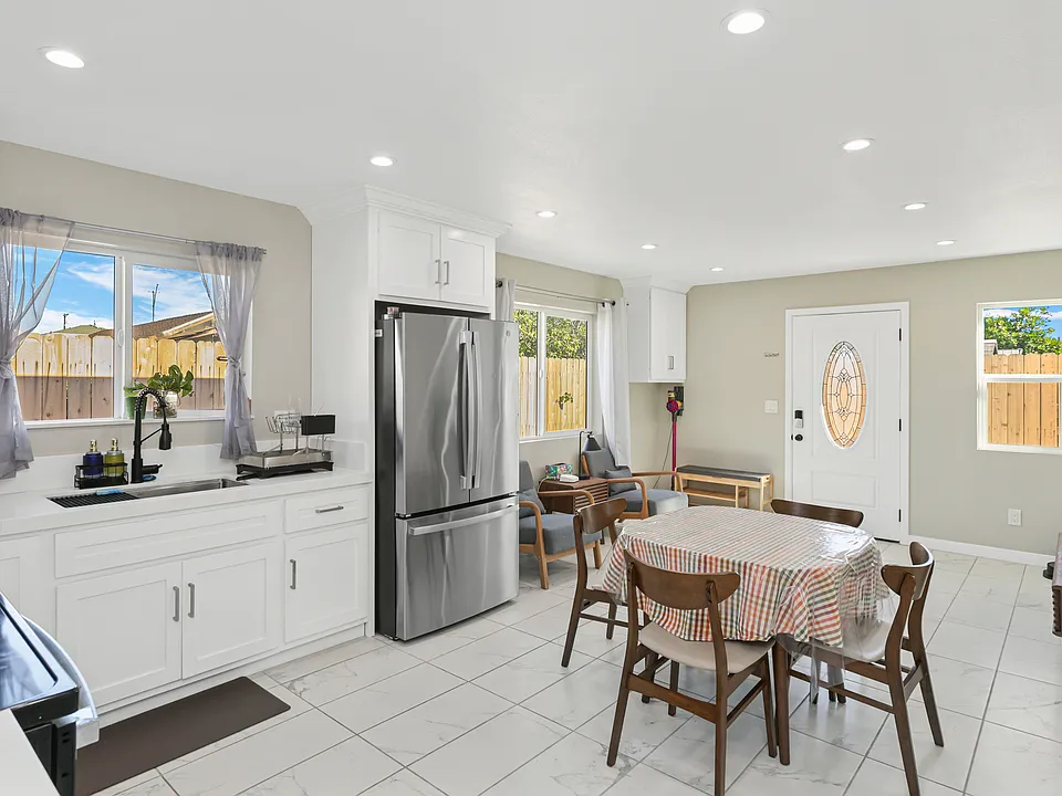 1472 Cerritos Ave #A