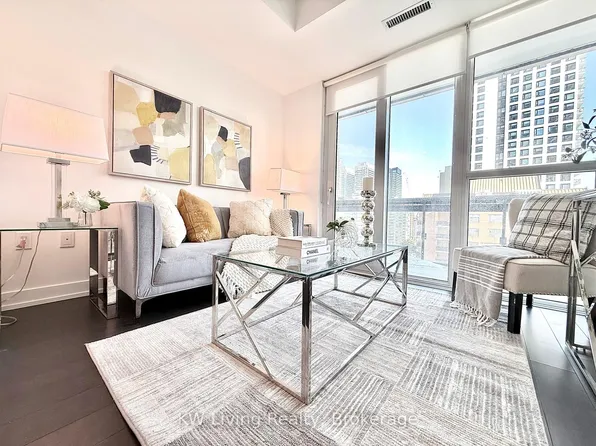 39 Roehampton Ave #701, Toronto, ON M4P 1P9